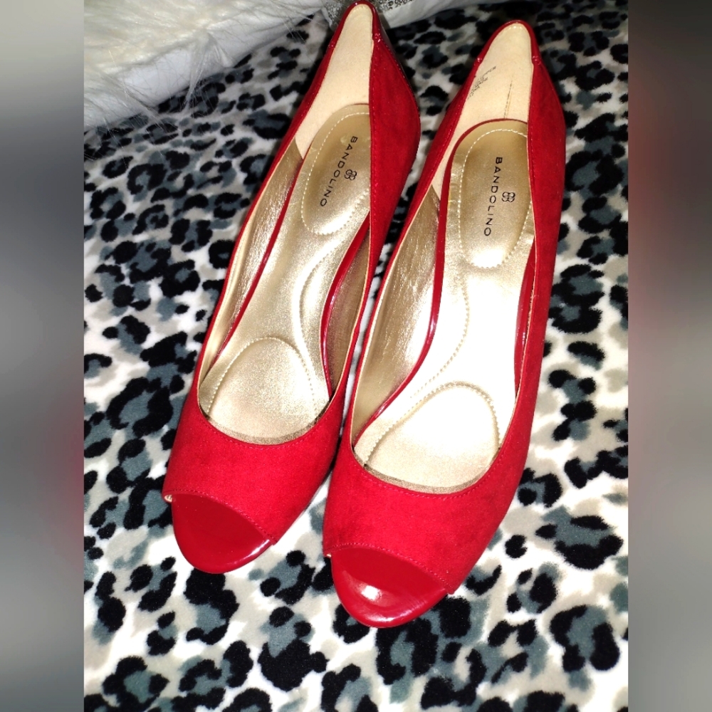 heeled shoes